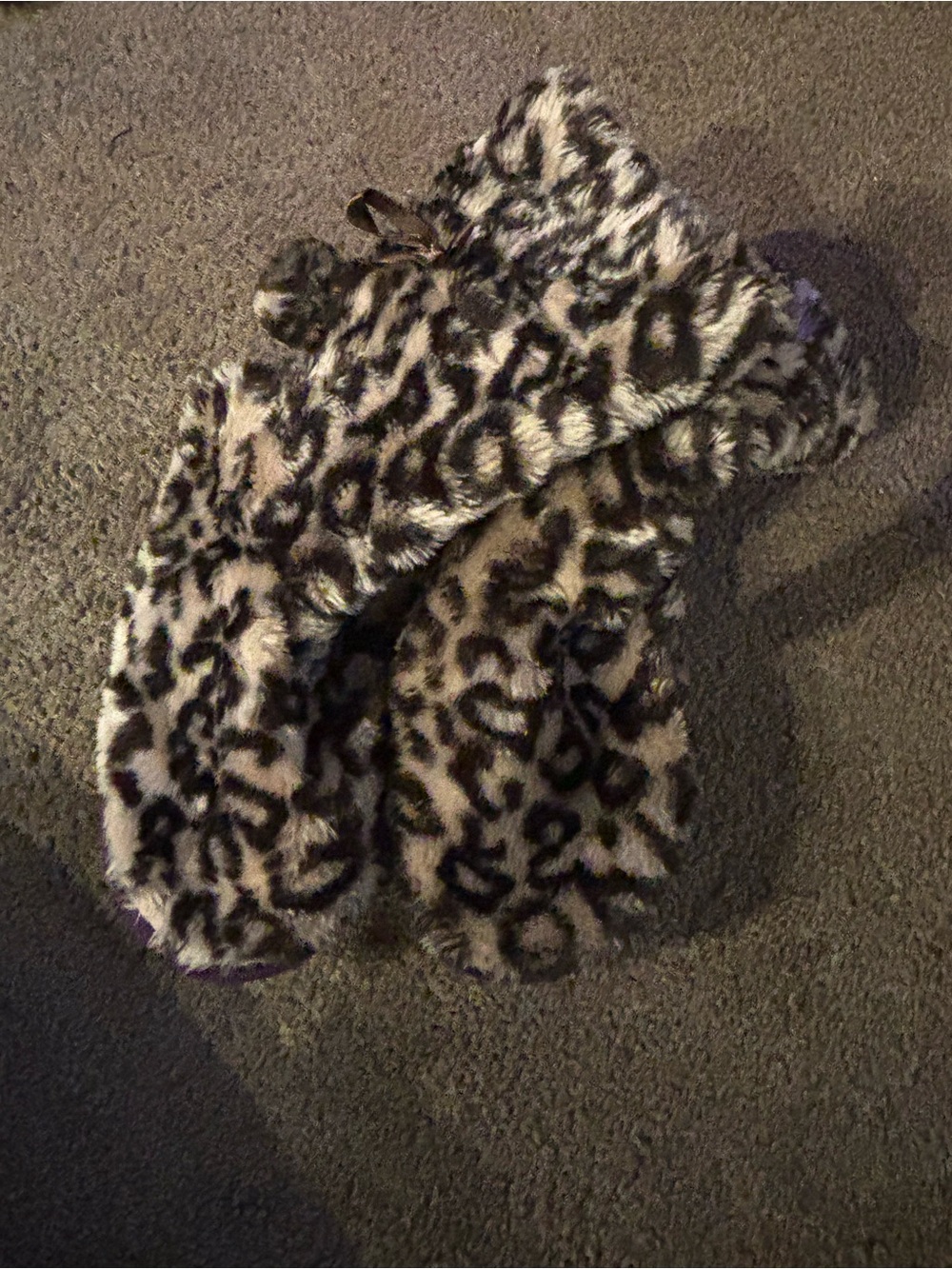 Women's Faux Fur Leopard Print Slippers - Cream & Black